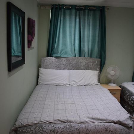 Three Bedroom House Lancaster Road Londres Exterior foto