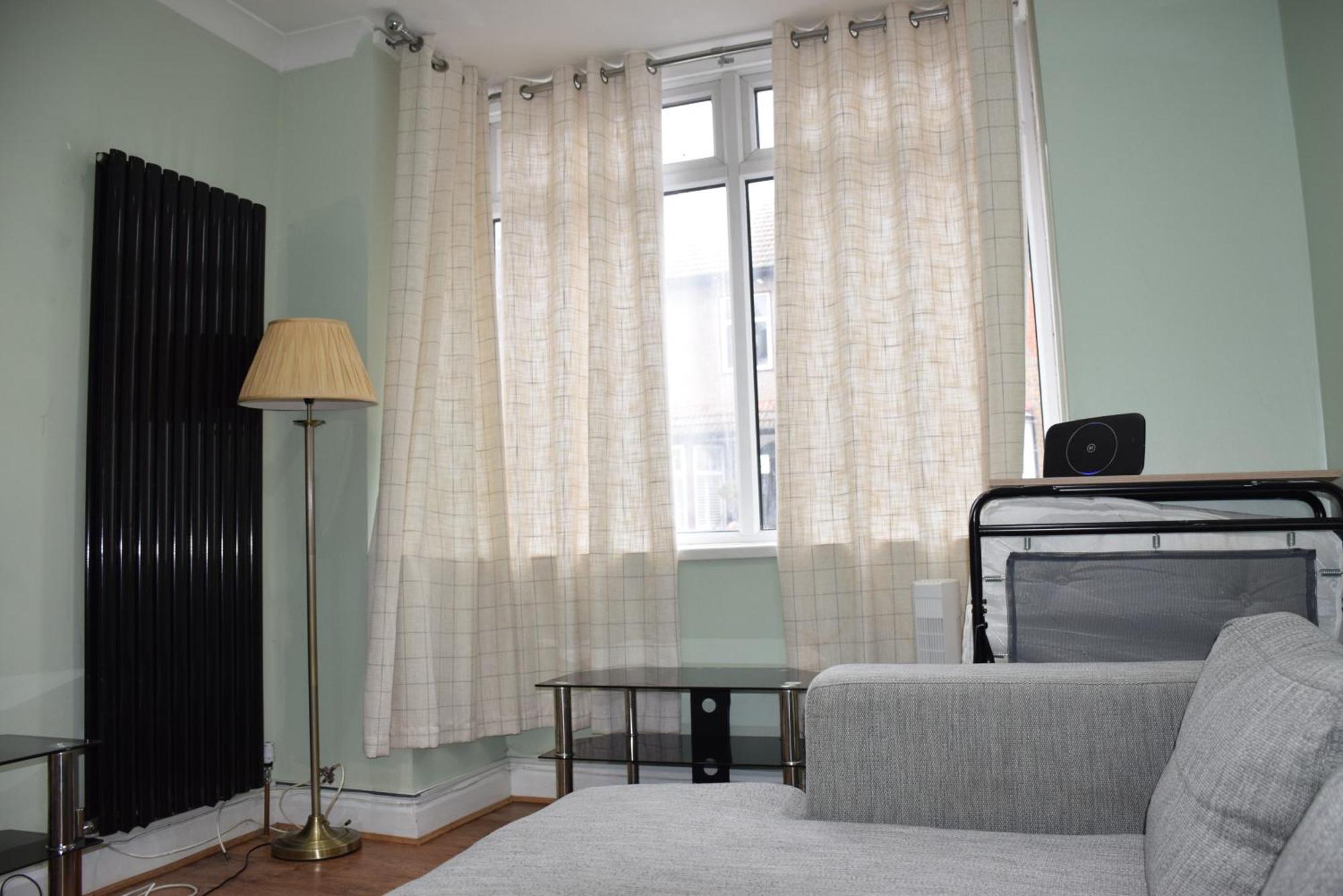 Three Bedroom House Lancaster Road Londres Exterior foto